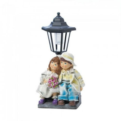 Picture of Couple With Solar Street Light Statue